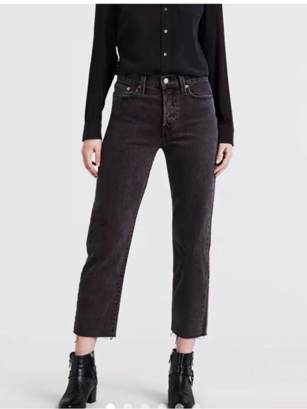 Levi's Wedgie Straight Black Jeans Size 28 cropped Ankle
